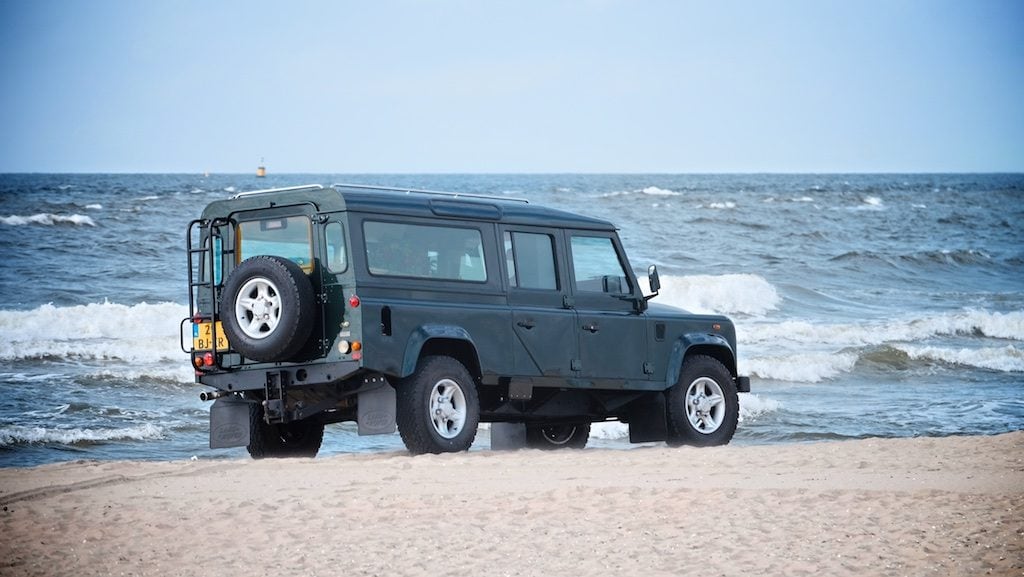 landrover-bijzonder-rouwauto-defender-4x4-02 - kopie